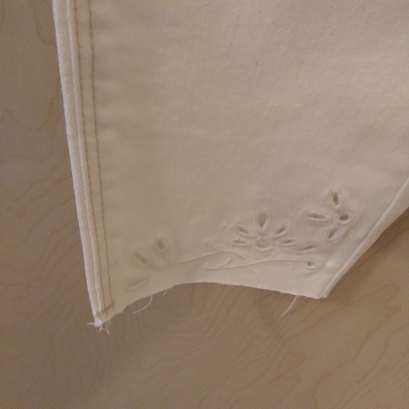 NWT Old Navy White Rockstar Skinny Jeans (8) - Picture 3 of 4